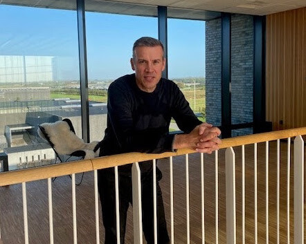 alt="Erik VP hos Panzerglass"