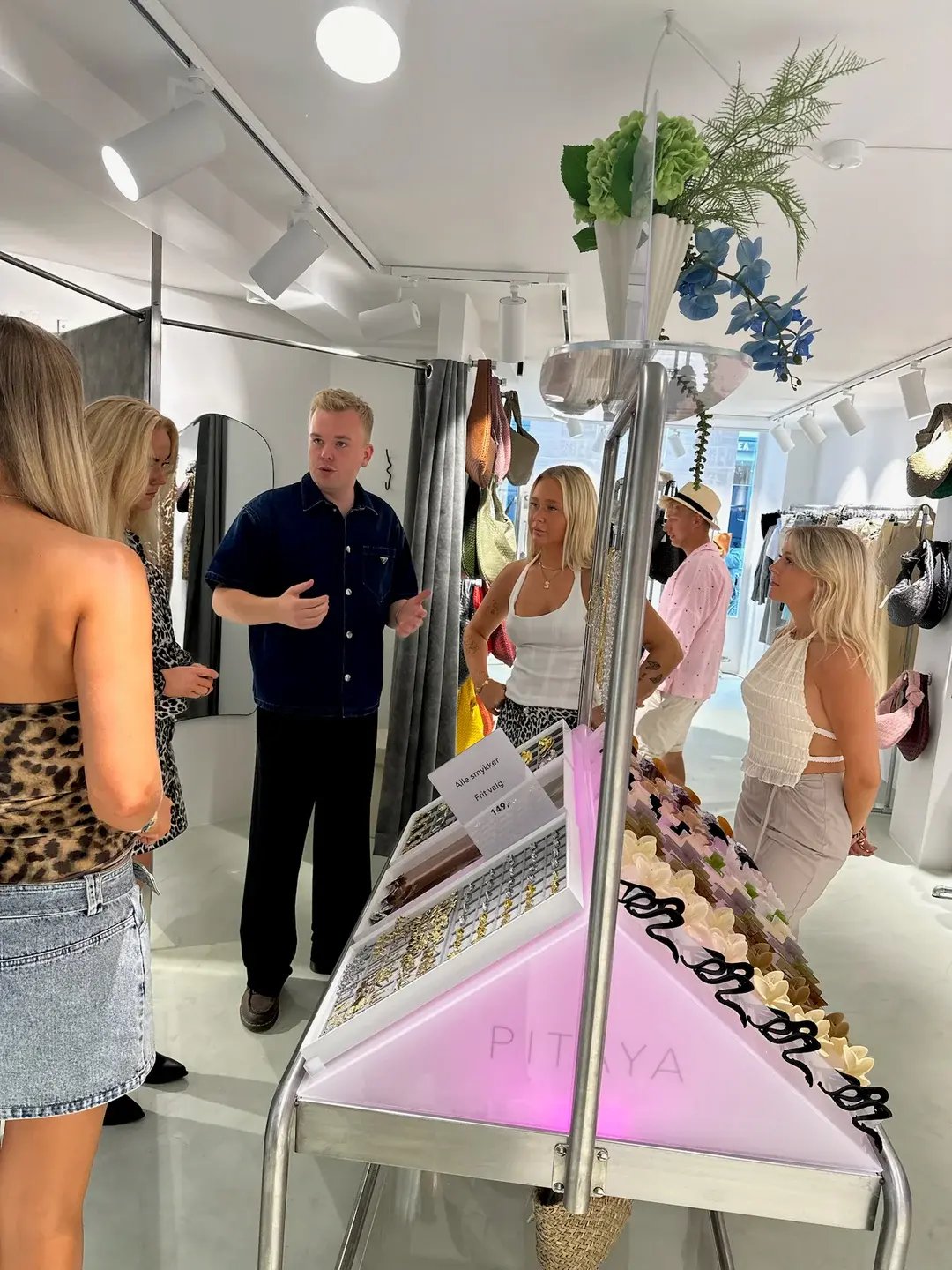 Mads og Ida i butikken